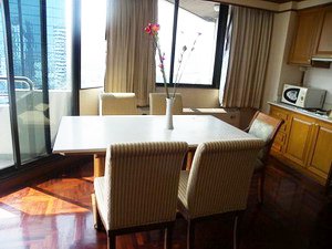 Lake Avenue Sukhumvit 16 (เลค อเวนิว สุขุมวิท 16)