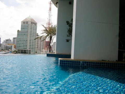 Sky Walk Condominium (สกายวอล์ค คอนโดมิเนียม)