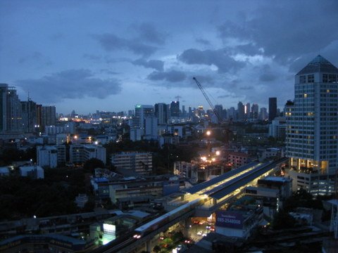 Sky Walk Condominium (สกายวอล์ค คอนโดมิเนียม)