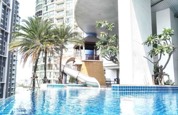 Sky Walk Condominium (สกายวอล์ค คอนโดมิเนียม)